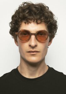 Kaleos Higgins Ambre Havane Mat portée — vue portee 1