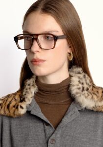 Peter And May Grand Monde Dark Amber — lunettes portées