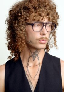 Peter And May Grand Monde Neo Grey — lunettes portées