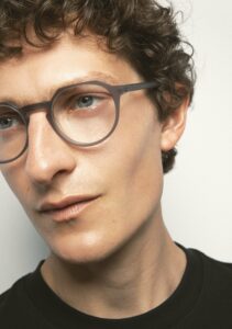 Kaleos Berkus M Gris Cristal Mat coloris 3 — lunettes portées de profil