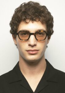 Kaleos Castillo Havane Foncé Photochromique coloris 2 — lunettes portées