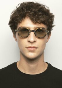 Kaleos Castillo Havane tacheté mat Photochromique coloris 3 — lunettes portées de face