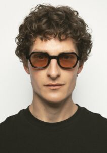 Kaleos Castillo Noir Photochromique coloris 1 — lunettes portées