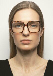 Kaleos Castro Havane coloris 2 — lunettes portées