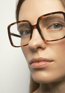 Kaleos Castro Havane coloris 2 — lunettes portées de profil