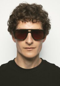 Kaleos Cervantes Kaki coloris 3 — lunettes portées de face