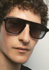 Kaleos Crowne Bleu marine cristal coloris 5 — lunettes portées de profil