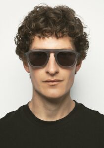 Kaleos Crowne Gris cristal mat Polarisée coloris 3 — lunettes portées de face