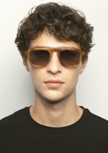 Kaleos Crowne Havane ambre coloris 4 — lunettes portées de face