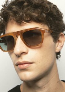Kaleos Crowne Havane ambre coloris 4 — lunettes portées de profil