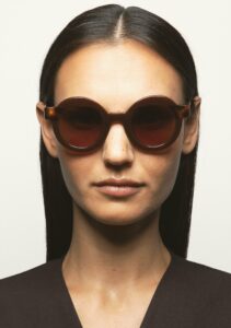 Kaleos Pollitt II Brun coloris 5 — lunettes portées de face
