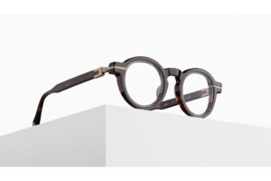 Lunettes optiques Matsuda M2050 Dark Tortoise Antique Gold en présentation