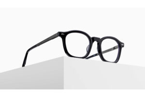 Lunettes optiques Matsuda M2068 Black Matte Ruthenium en présentation