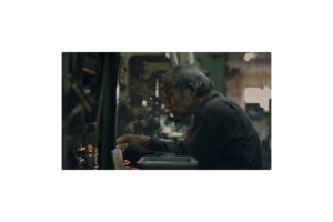 Lunettes de soleil Matsuda M3023 Antique Silver Matte Black en présentation