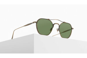 Lunettes de soleil Matsuda M3145 Antique Gold Sage Green en présentation