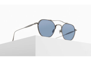 Lunettes de soleil Matsuda M3145 Antique Silver Cobalt Blue en présentation