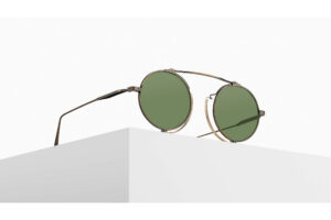 Lunettes de soleil Matsuda M3154 Antique Gold Sage Green en présentation