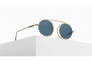 Lunettes de soleil Matsuda M3154 Brushed Gold Blue Grey en présentation